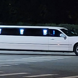 8 Passenger Lincoln Stretch