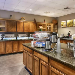  Complimentary Hot Breakfast