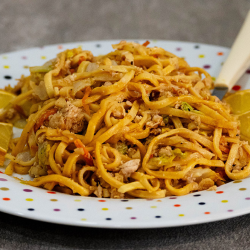 Pancit Canton (Filipino Chow Mein)