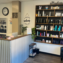 Hairstylist Tracie & Nicole “pullenhairbeautylounge”