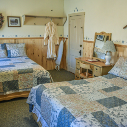 Rooms & Lodgings