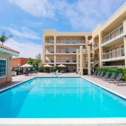 Outdoor Pool & Hot Tub