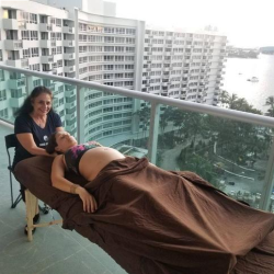 Prenatal Massage w Prenatal Table