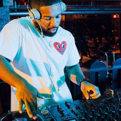 Music-Driven Workouts & Live DJs