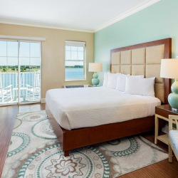 Lakefront King With Balcony