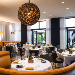 Dining & Lounge