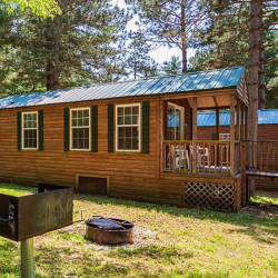 Cabin - Deluxe (Sleeps 8/Pet Friendly)