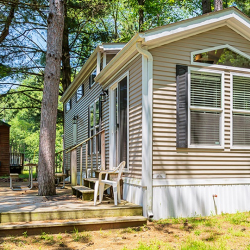 Cottage - Deluxe with covered porch (Sleeps 7/No Pets)