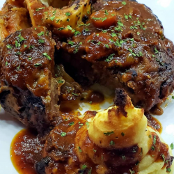 Osso Buco Veal Shanks nd Duchess Potatoes