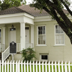 Tours Of The Dilue Rose Harris House