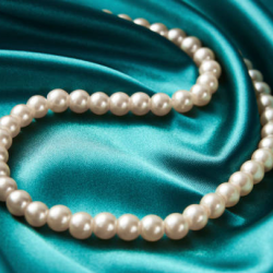 Classic Pearl Necklace