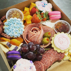 4 Person Charcuterie Box
