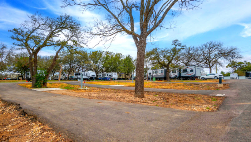 Pull-Thru RV Site