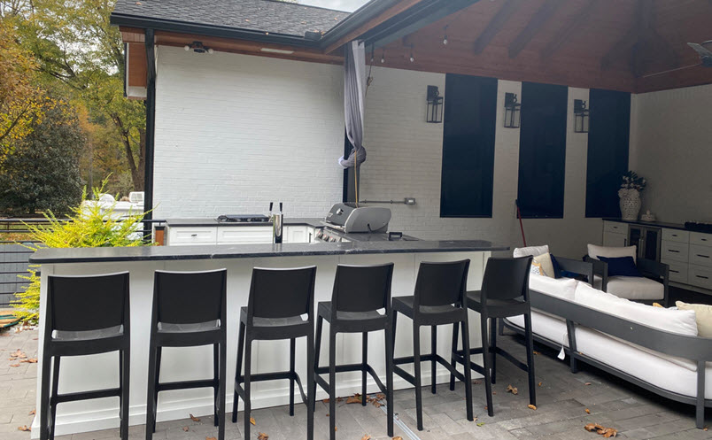 Kitchen & Bar Outside