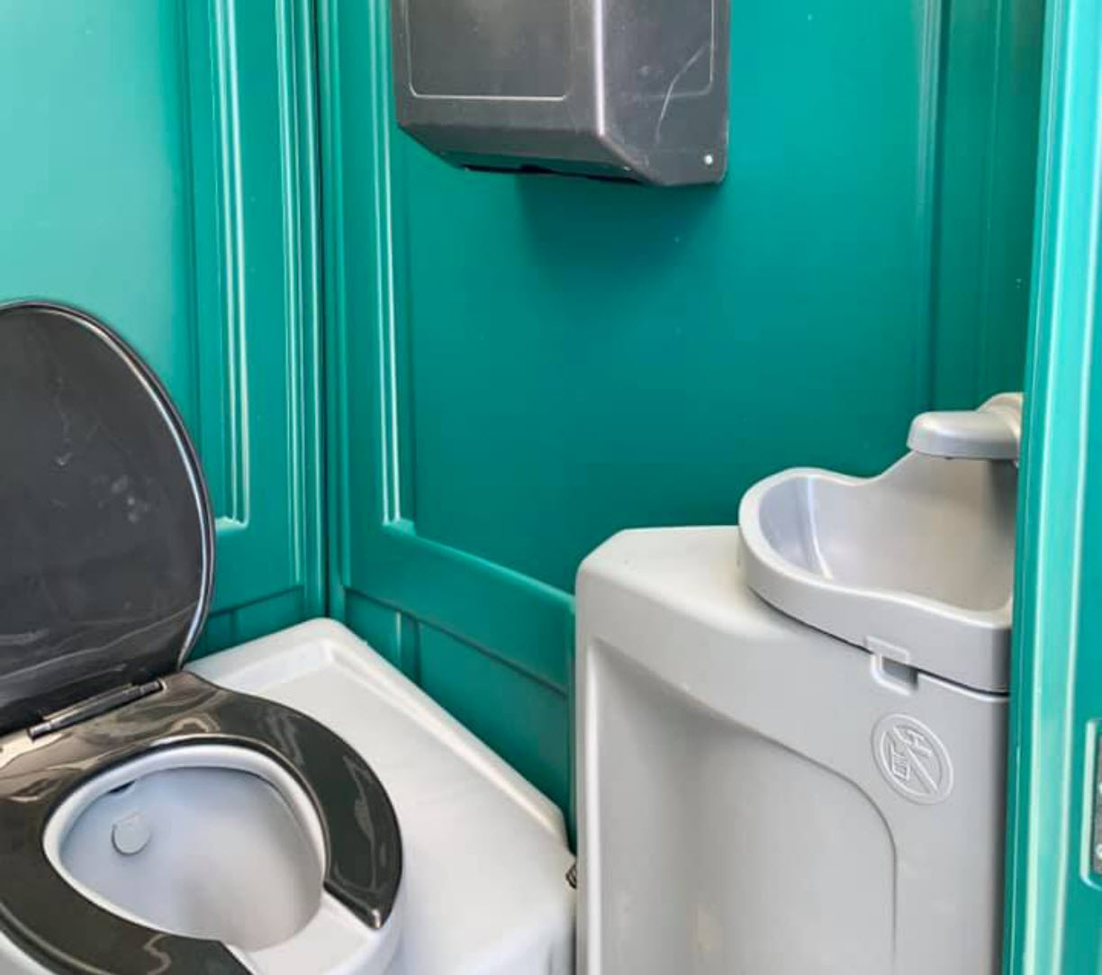 Flushable Toilets And Sinks