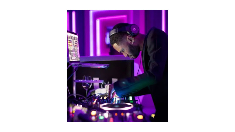 Live Music & DJ Nights