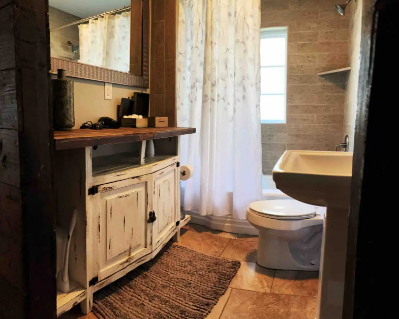 Full Bathroom