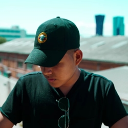Caps