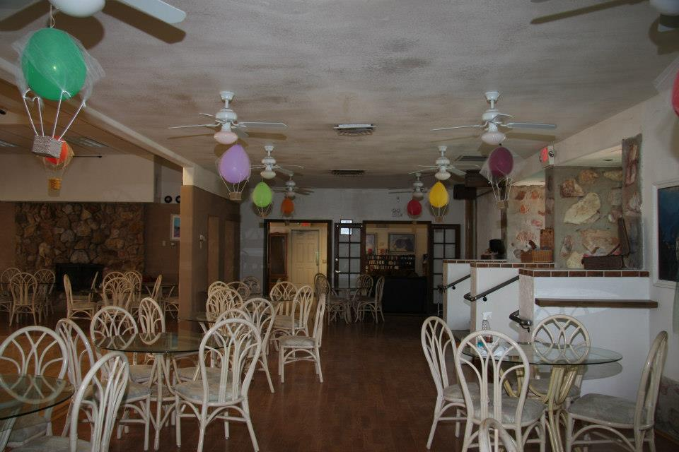 Bare Buns Café