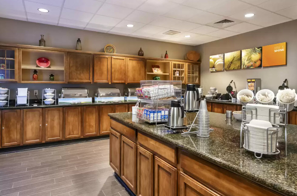  Complimentary Hot Breakfast