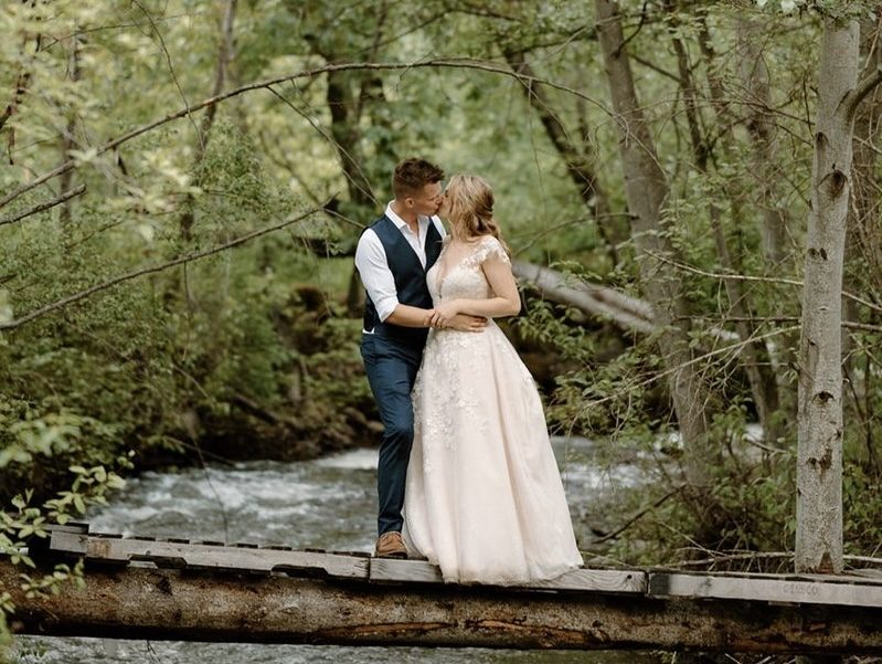 Handsfull Weddings
