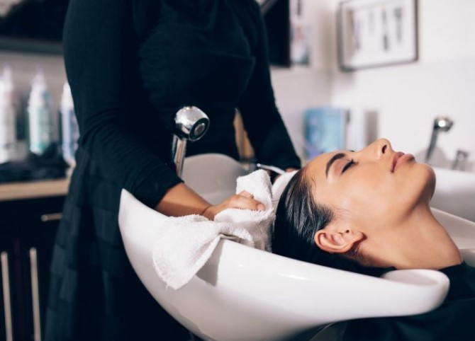 Shampoo And Blow Dry With Heat Tool Finishing