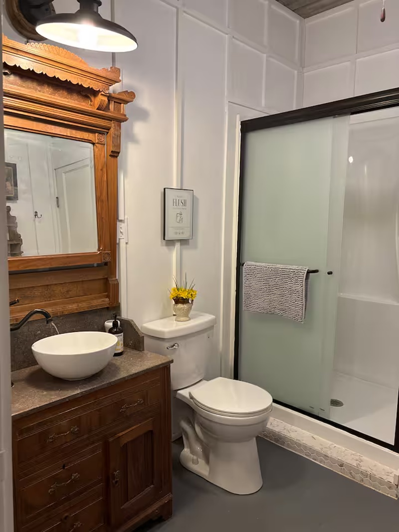 Full Bathroom