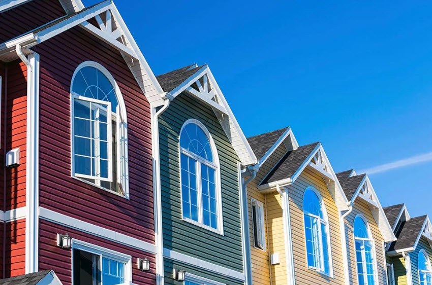 Vinyl Siding Repair & Window Casing Restoration