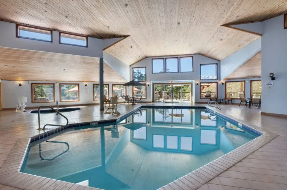 Swimming Pool & Hot Tub