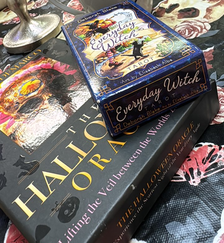Tarot & Oracle Readings
