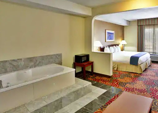 Whirlpool Suite-King Bed