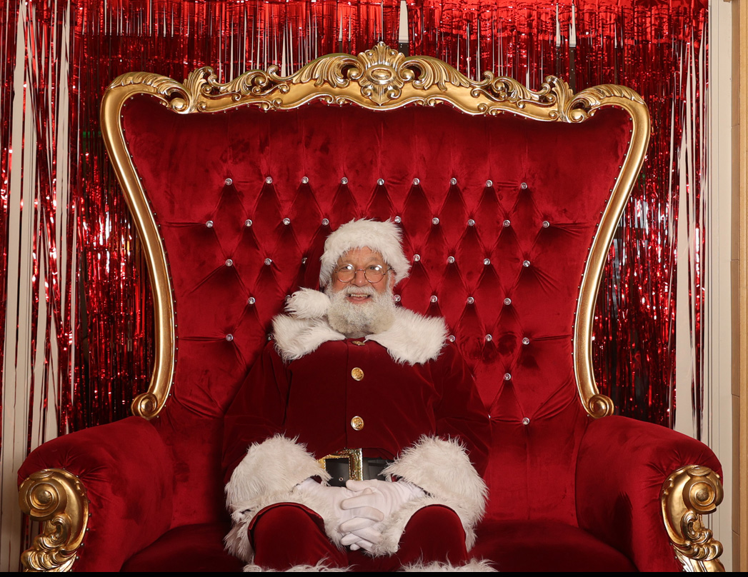 Photos with Santa (Holiday Booth Experience)