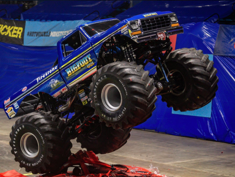  Hot Wheels Monster Trucks LIVE