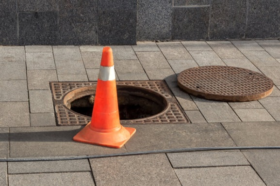 Manholes 