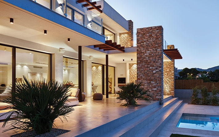 Luxury Homes 