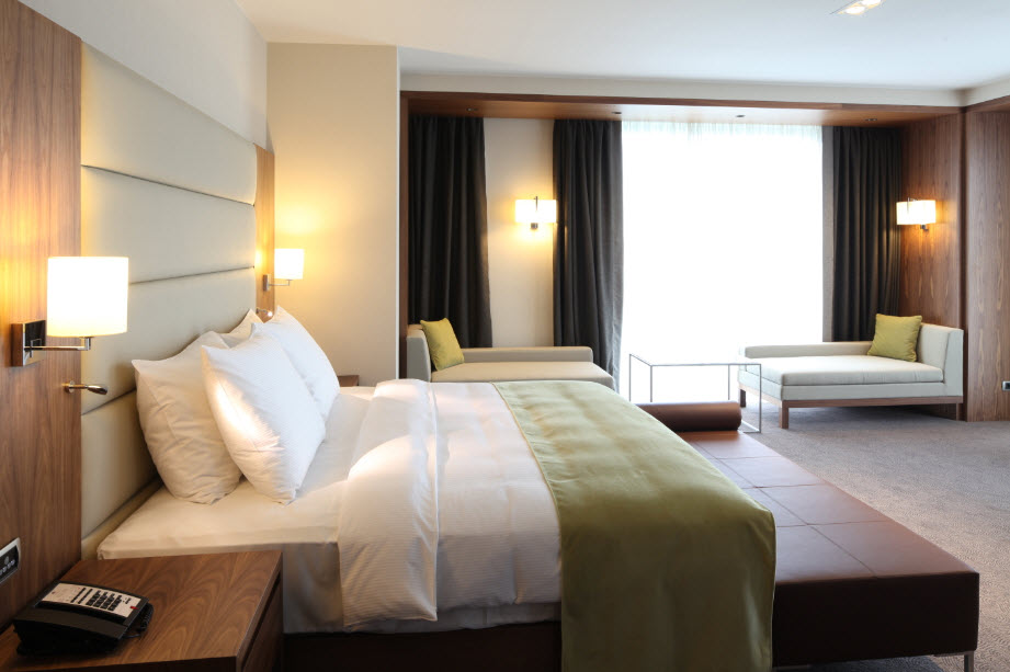 Hotel Rooms Queens or Doubles
