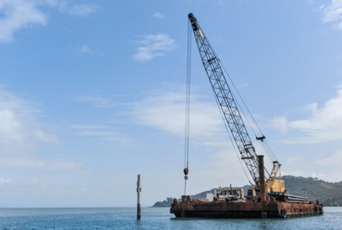 40ton crane on a barge