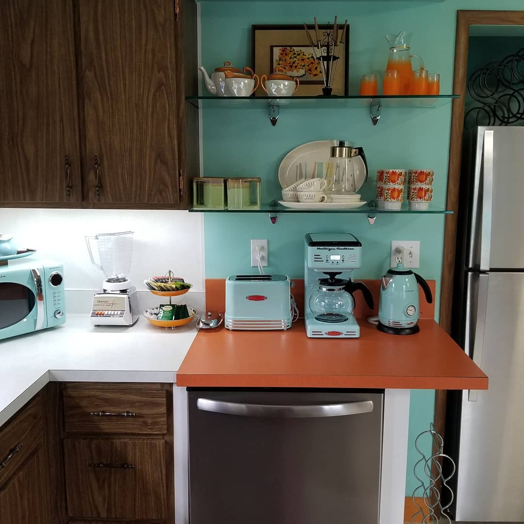 Complimentary Coffee/Tea Bar