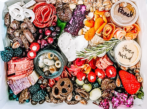 Charcuterie board for 2-4 people 