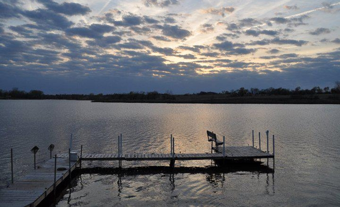 Floating fishing docks