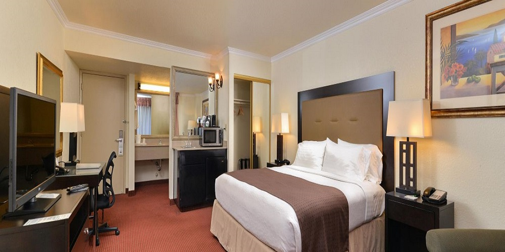 King Room with Jacuzzi
