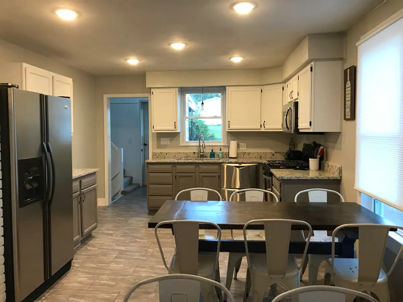 Kitchen & Dining