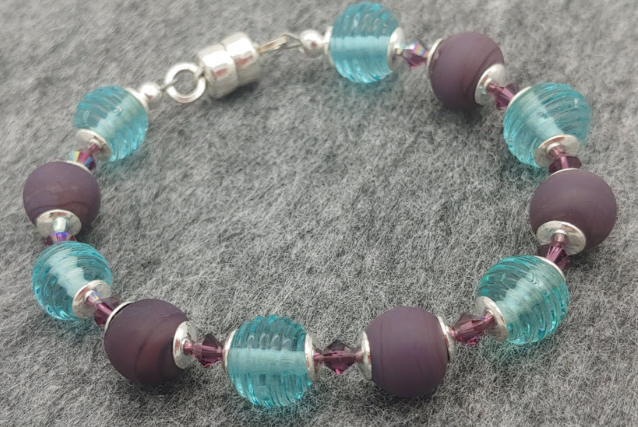 Bracelet with Plum Accent Glass Beads 