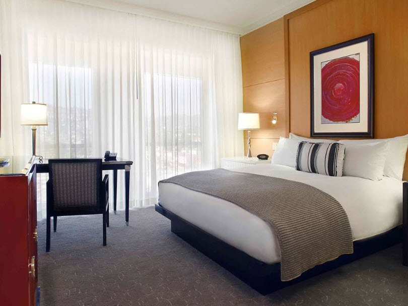 Rooms & Suites