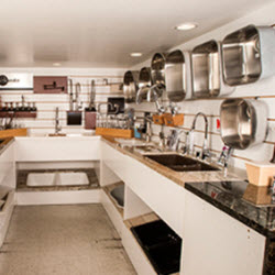Kitchen & Bar