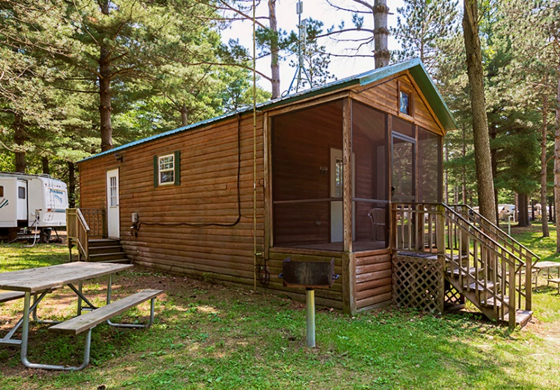 Cabin - Deluxe (Sleeps 6/Pet Friendly)