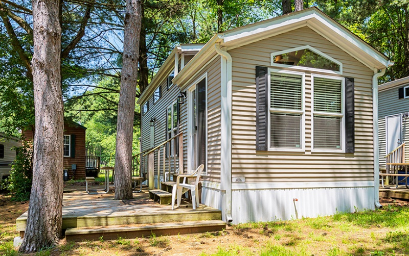 Cottage - Deluxe with covered porch (Sleeps 7/No Pets)