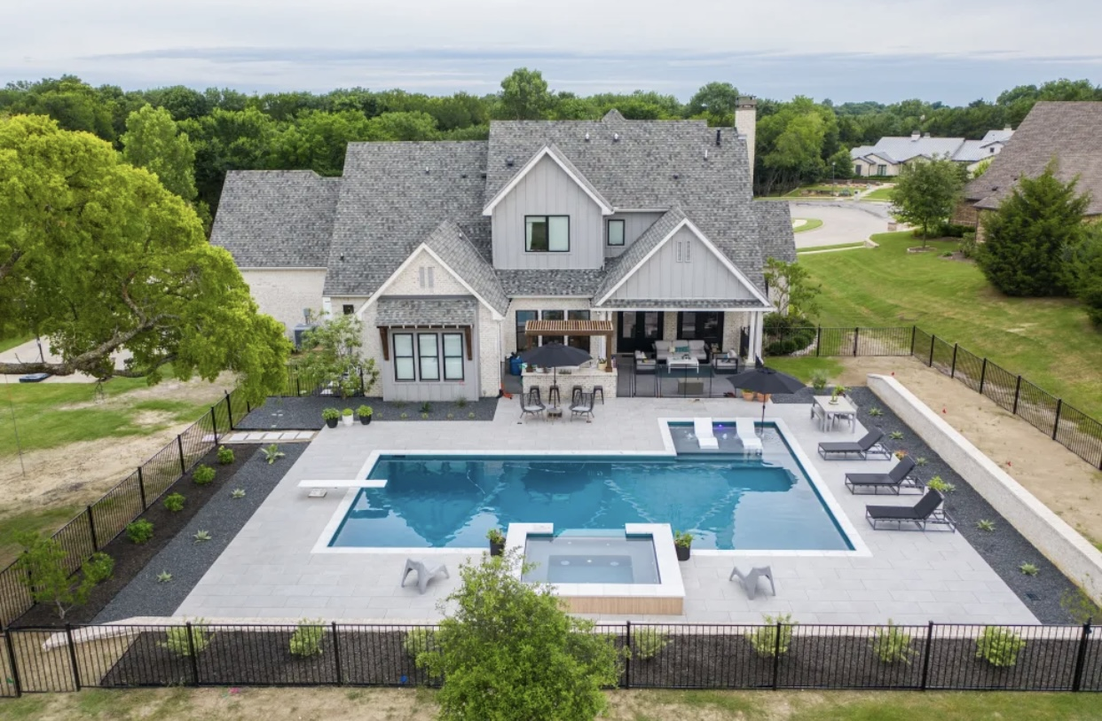 Lounging Pool & Entertaining Area