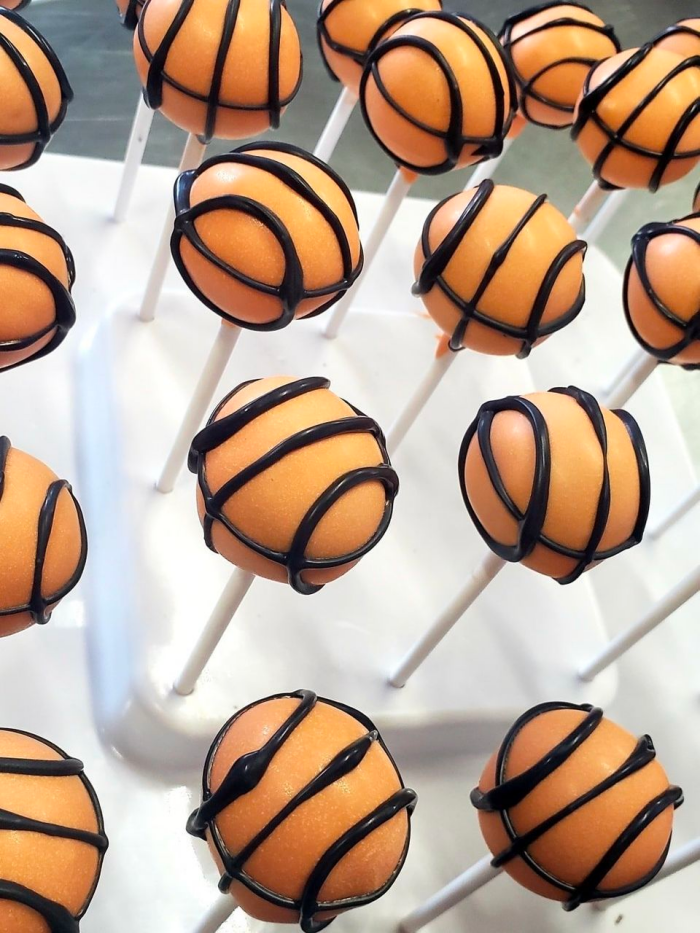 Cake Pops and Cupcakes