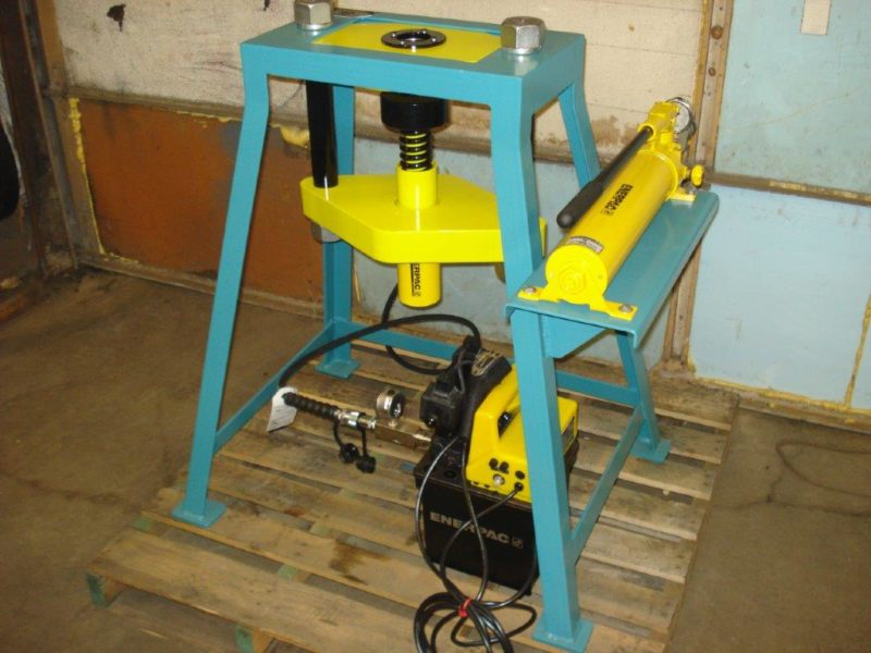 Hydraulic punch press